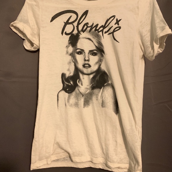 Size extra small shirt from hollister. - Picture 3 of 3